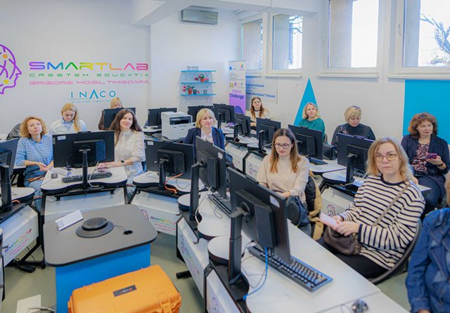 Під час візиту до Smart-лабораторії Ліцею імені Григоре Мойсіл (м. Тімішоара)